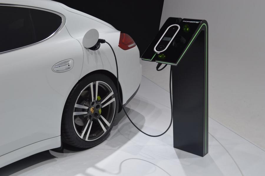  Porsche Panamera S E-Hybrid 2014 года  (фото 23 из 50)
